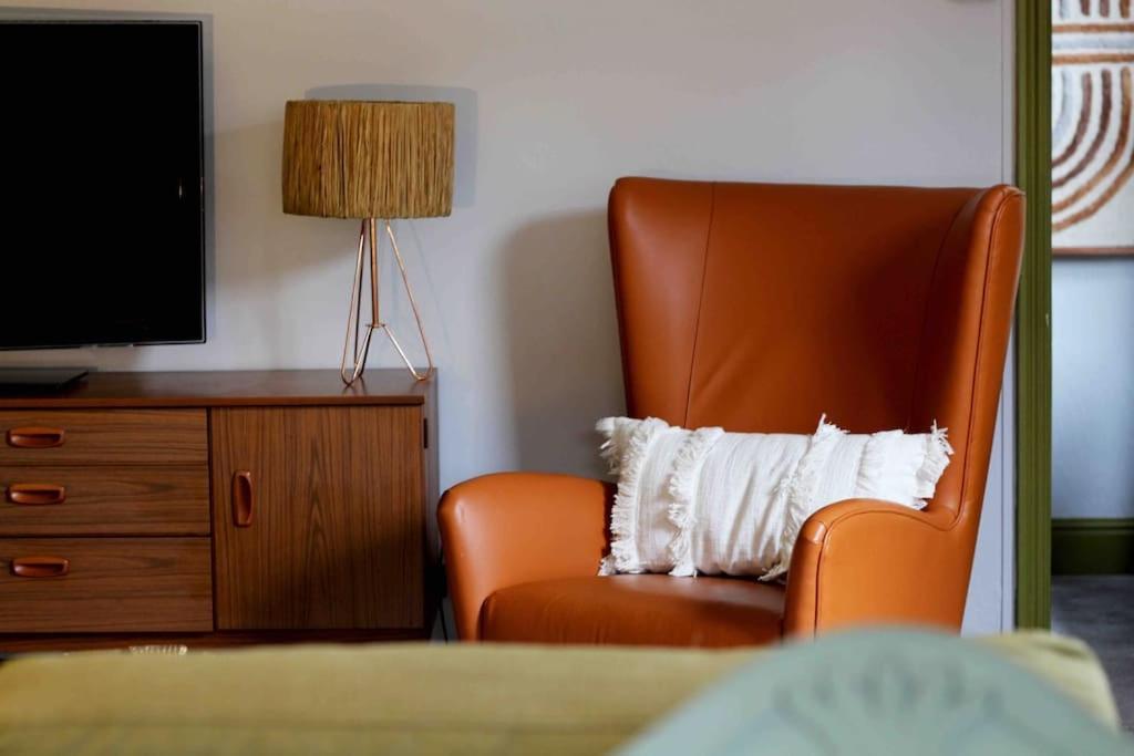 Lincoln Apartment Freshly Renovated Common Views Burton  Exterior foto