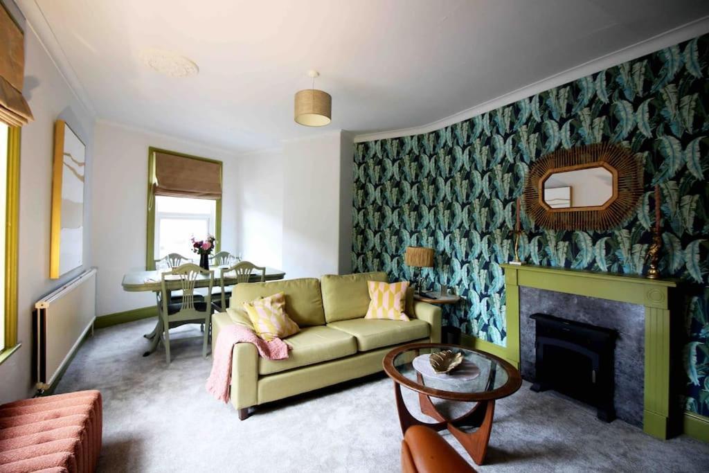 Lincoln Apartment Freshly Renovated Common Views Burton  Exterior foto